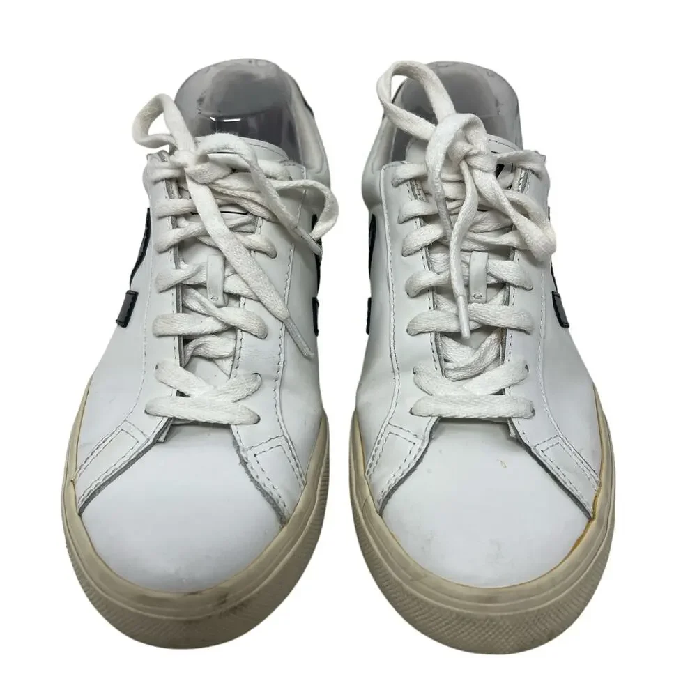 Women’s Veja Esplar Sneakers in Size 8